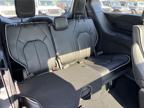 New 2026 Chrysler Pacifica Limited w/ S Appearance Package image 20