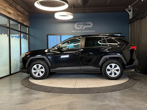 Used 2021 Toyota RAV4 LE image 6