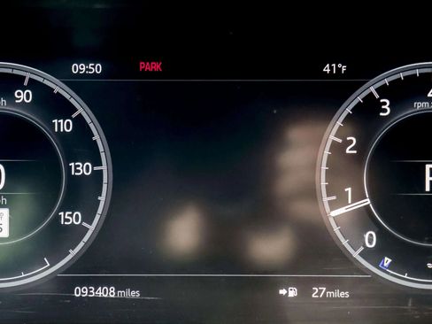 Used 2018 Land Rover Discovery SE image 26