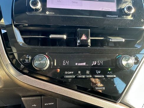 Used 2023 Toyota Camry SE image 19