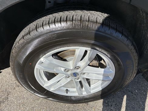 Used 2023 Ford Explorer XLT image 14