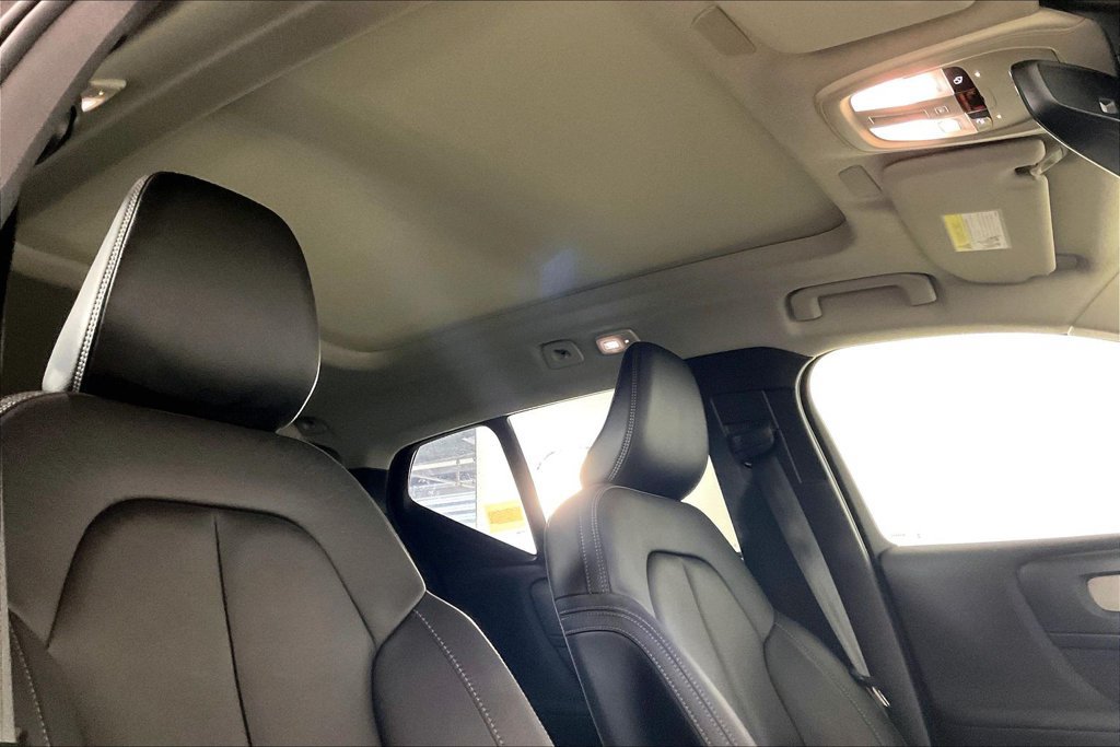 Used 2025 Volvo XC40 B5 Core w/ Protection Package Premier AWD/4WD image 29