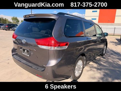 Used 2014 Toyota Sienna XLE FWD image 4