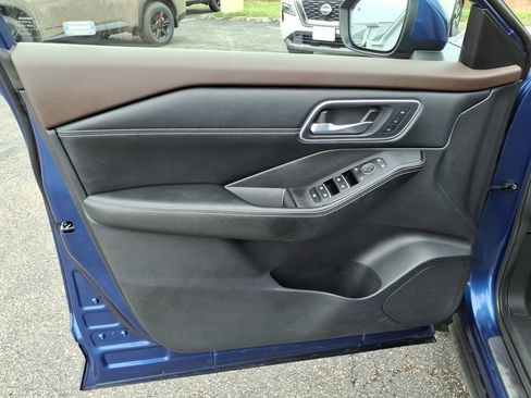 Certified 2023 Nissan Rogue Platinum w/ Platinum Premium Package AWD/4WD image 18