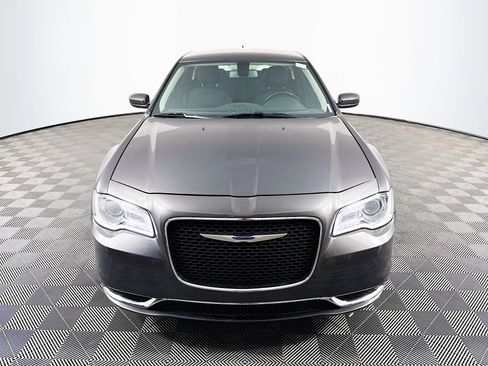 Used 2020 Chrysler 300 Touring RWD image 2