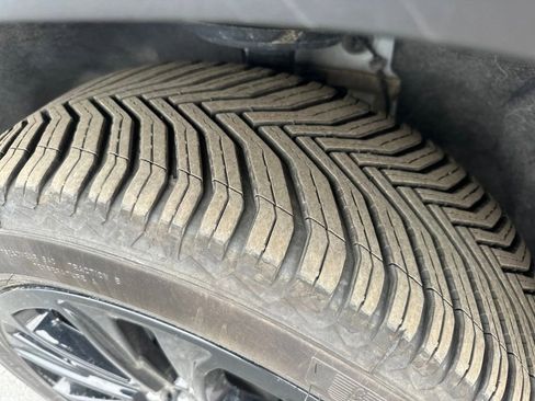 Used 2022 GMC Acadia SLE w/ Elevation Edition image 10