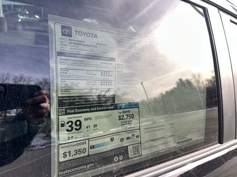 New 2025 Toyota RAV4 XLE image 30