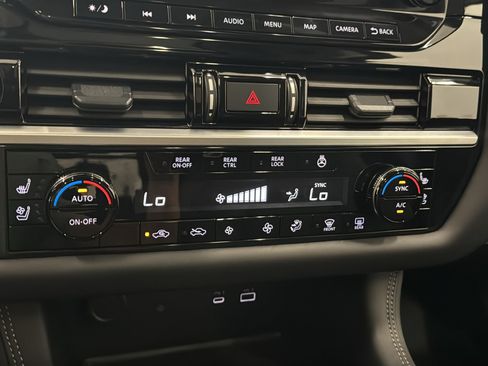 Used 2025 Nissan Pathfinder Platinum AWD/4WD image 19