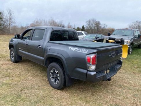 Used 2020 Toyota Tacoma TRD Off-Road w/ Technology Package image 21