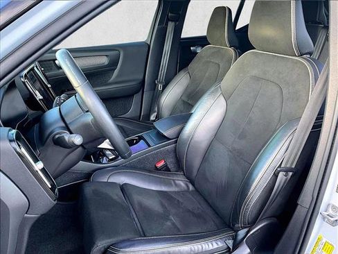 Used 2022 Volvo XC40 P8 Recharge Plus image 24