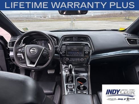 Used 2023 Nissan Maxima SR w/ Sport Mat Group FWD image 9
