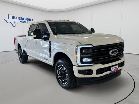 Used 2025 Ford F250 Platinum AWD/4WD image 3