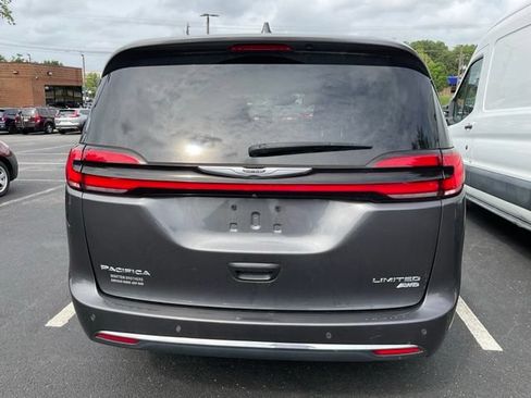 Used 2023 Chrysler Pacifica Limited w/ Uconnect Theater Family Group AWD/4WD image 4