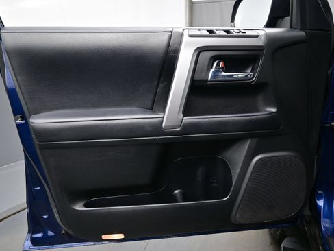 Used 2021 Toyota 4Runner SR5 Premium w/ Moonroof Package AWD/4WD image 9