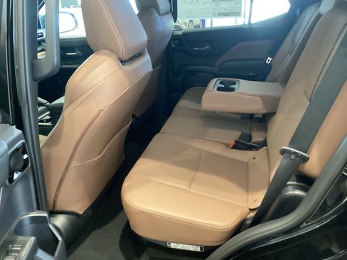 New 2026 Toyota 4Runner Limited AWD/4WD image 3