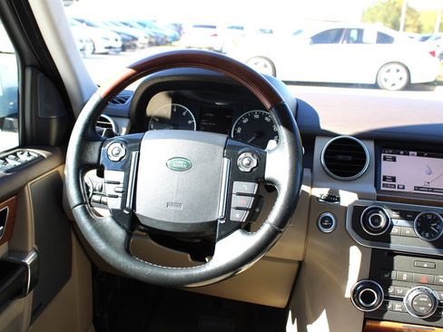 Used 2016 Land Rover LR4 HSE image 15