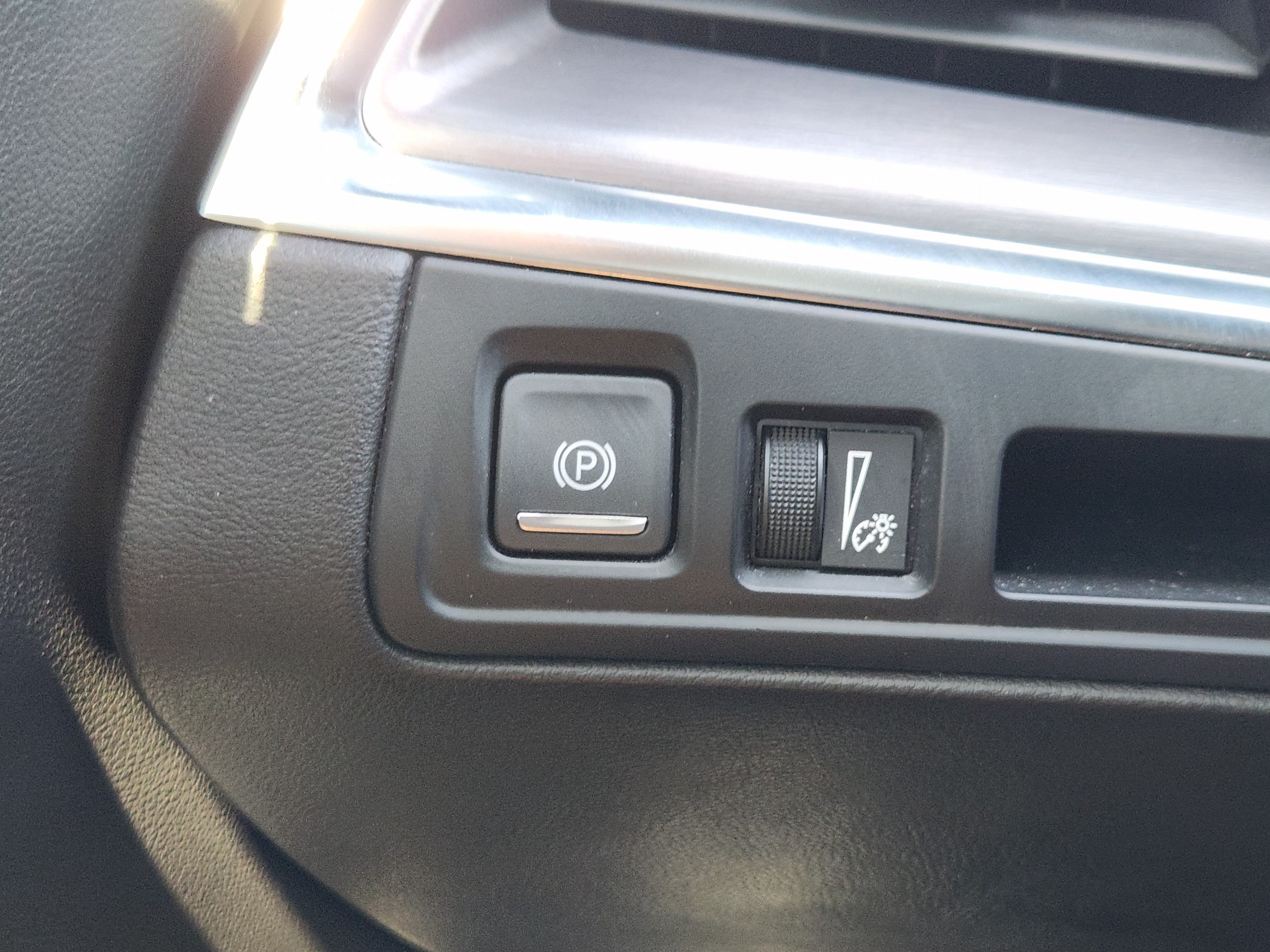 Used 2022 Cadillac XT5 Luxury w/ LPO, Floor Liner Package FWD image 23