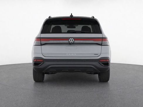 Used 2025 Volkswagen Taos SE AWD/4WD image 6