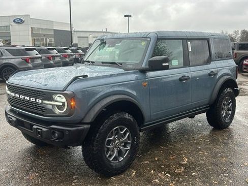 New 2025 Ford Bronco Badlands image 2