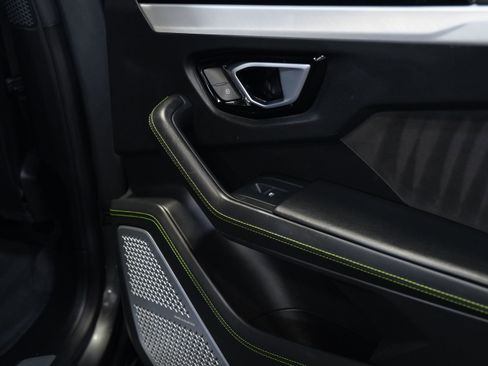 Used 2019 Lamborghini Urus AWD/4WD image 30