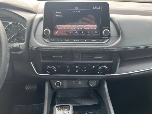Used 2023 Nissan Rogue S FWD image 17