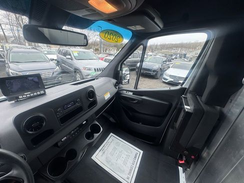 Used 2020 Mercedes-Benz Sprinter 2500 image 29