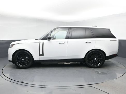 Used 2024 Land Rover Range Rover SE AWD/4WD image 3