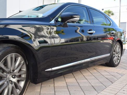 Used 2013 Lexus LS 460 AWD w/ Comfort Pkg image 18