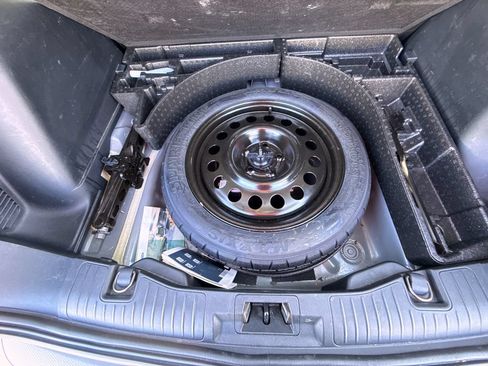 Used 2022 Ford Escape SE w/ Convenience Package FWD image 12