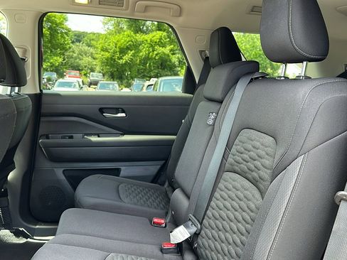 Used 2022 Nissan Pathfinder S image 24