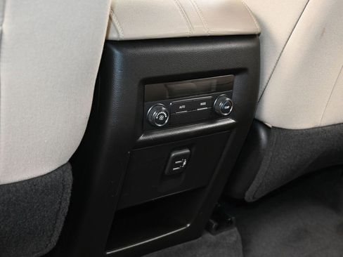 Used 2022 Chevrolet Traverse LS image 32