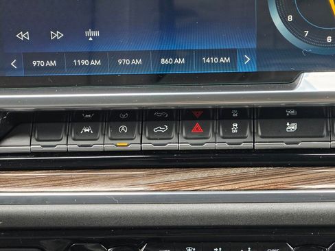 Used 2023 Chevrolet Silverado 1500 LT image 14