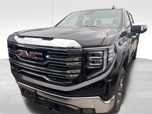 Certified 2025 GMC Sierra 1500 SLT image 2