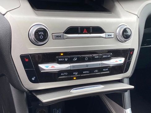 Used 2022 Ford Explorer XLT image 13