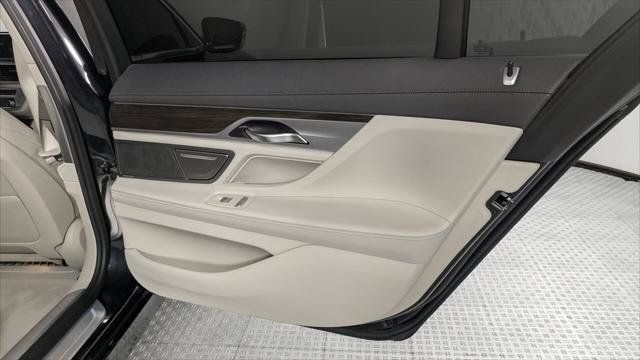 Used 2017 BMW 740i RWD image 21