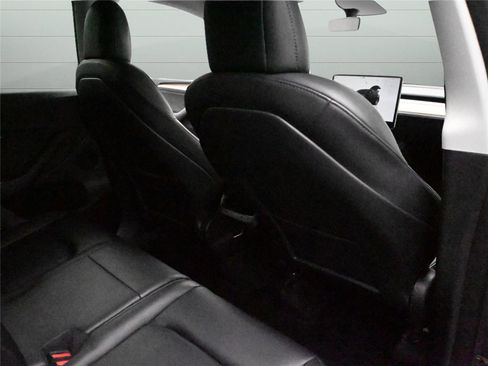 Used 2023 Tesla Model Y Long Range image 18