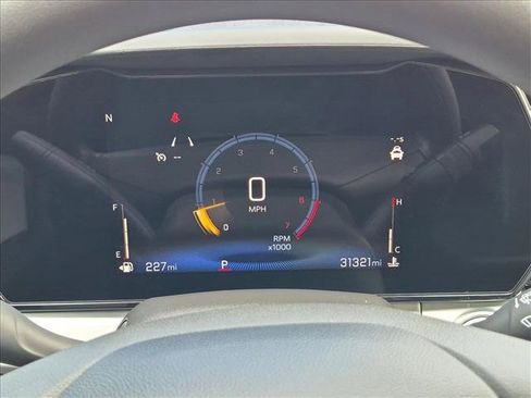 Used 2025 Chevrolet Trax LT FWD image 11