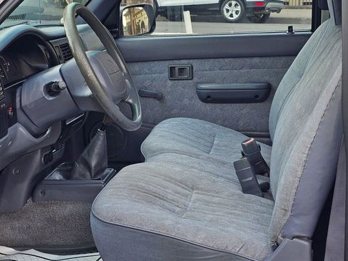 Used 2000 Toyota Tacoma 2WD Regular Cab image 13