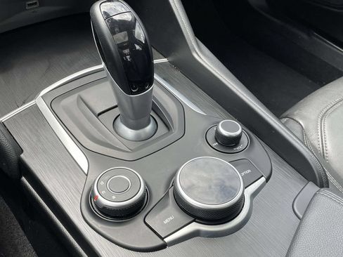 Used 2017 Alfa Romeo Giulia AWD image 29