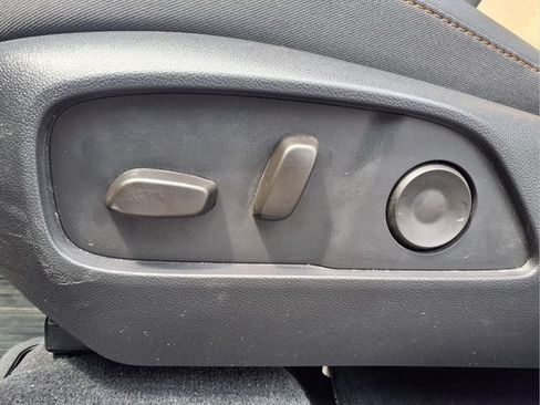 Used 2025 Chevrolet Equinox ACTIV w/ Safety and Technology Package AWD/4WD image 17