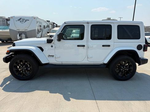 Used 2025 Jeep Wrangler Unlimited Sahara AWD/4WD image 6