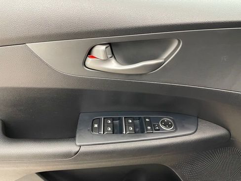 Used 2020 Kia Forte LXS image 8