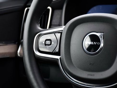 Certified 2025 Volvo XC90 B5 Plus image 21