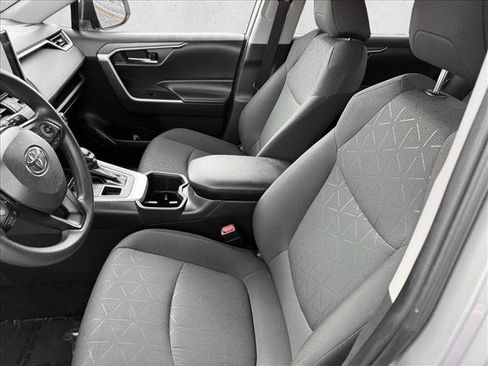 Used 2025 Toyota RAV4 XLE AWD/4WD image 8