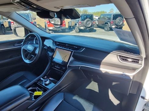 Used 2023 Jeep Grand Cherokee L Limited w/ Black Appearance Package image 25