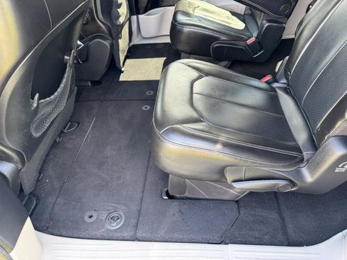 Used 2021 Chrysler Voyager Lxi FWD image 15