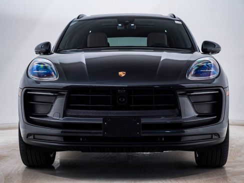 Certified 2025 Porsche Macan image 6