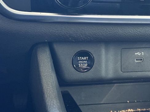 Used 2024 Nissan Rogue S image 21