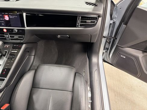Used 2025 Porsche Macan image 19