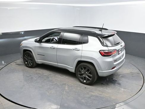 Used 2024 Jeep Compass Limited w/ High Altitude Package image 40